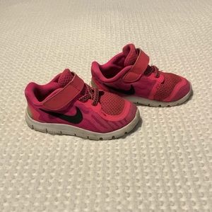Toddler Nike Sneakers Size 7